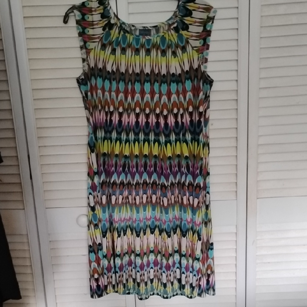 Gabby Skye Yellow and Green Sleeveless Sheath Dress